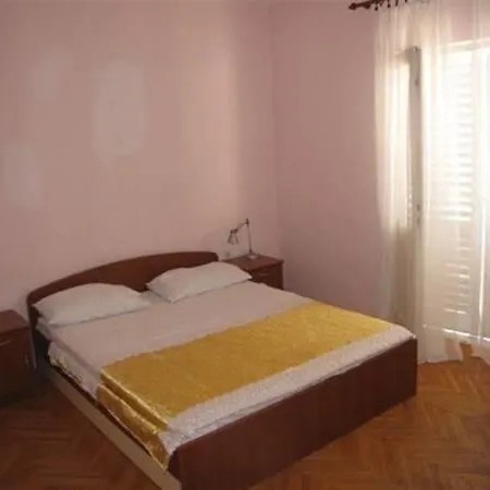 Apartment Marija 2 *